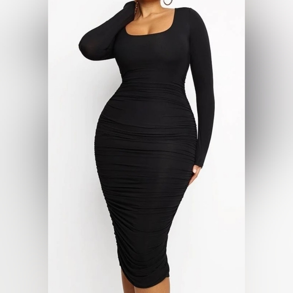Shapellx NWT long sleve rouched shaper  dress size medium.